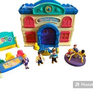 Keenway My Kindergarten Playset w Accessories